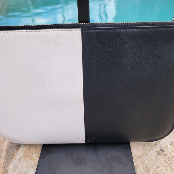 Kate Spade Bi-Color 100% Smooth Italian Leather Large Wristlet - Picture 3 of 5